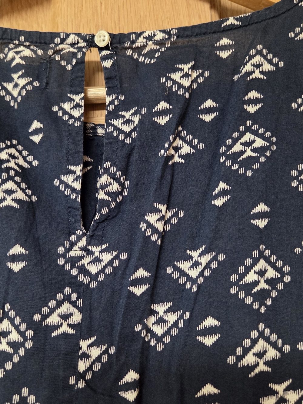 Gap Women’s Navy Printed Short-Sleeve Top Large - Picture 4 of 8